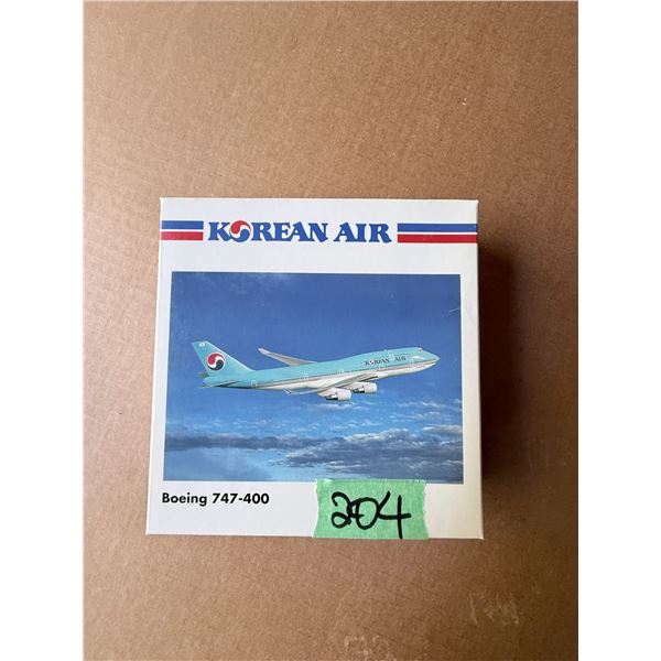KOREAN AIR BOEING 747-400 DIECAST MODEL AIRPLANE