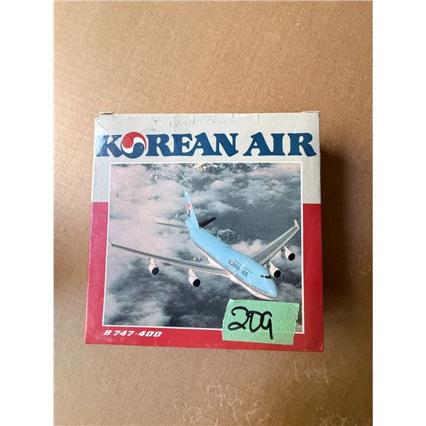 KOREAN AIR B747-400 DIECAST MODEL AIRPLANE