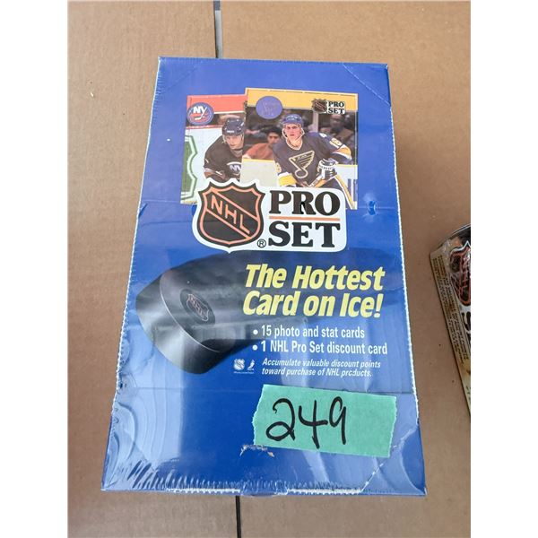 NHL PRO SET1990  HOCKEY TRADING CARDS BOX (SEALED)