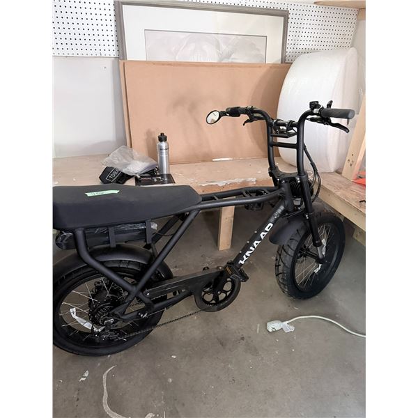AMS MODEL KNAAP ELECTRIC BICYCLE WITH CHARGER AND ACCESSORIES