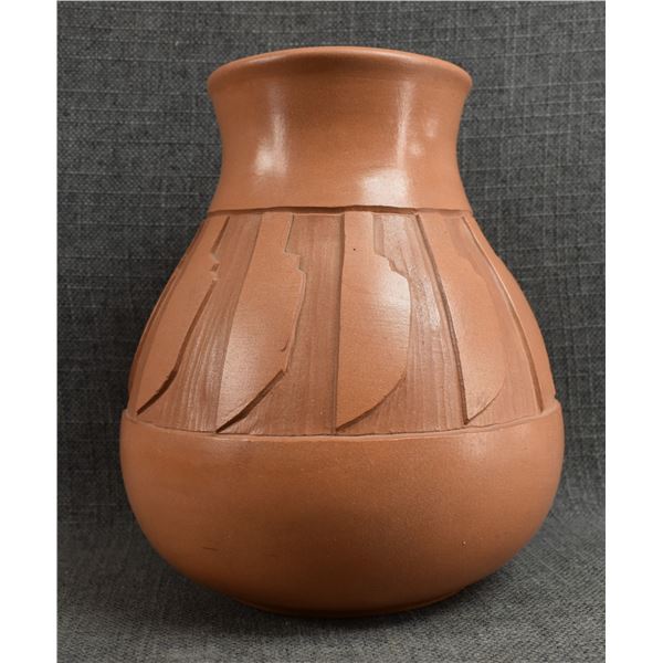 NAVAJO CERAMIC JAR (H ARCHIE)