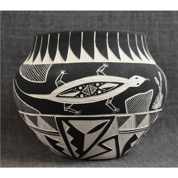 ACOMA CERAMIC OLLA (SHDIYA'ARAITS'A)