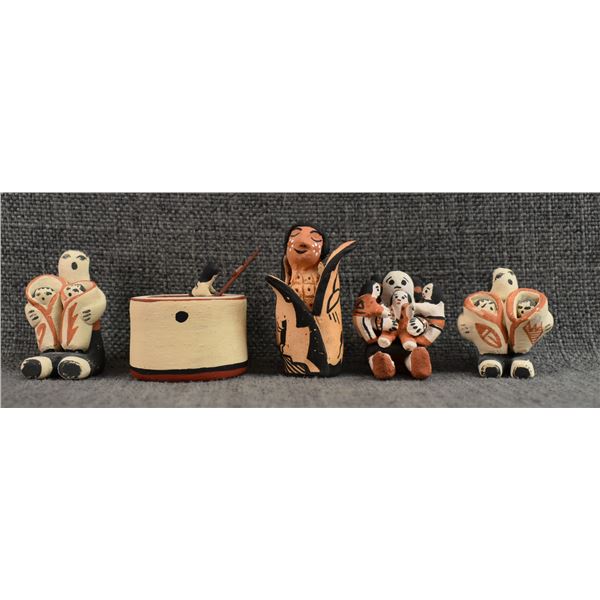 MINIATURE PUEBLO POTTERY FIGURES