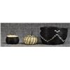 Image 12 : FOUR PAPAGO HORSE HAIR AND TWO NAVAJO YARN BASKETS