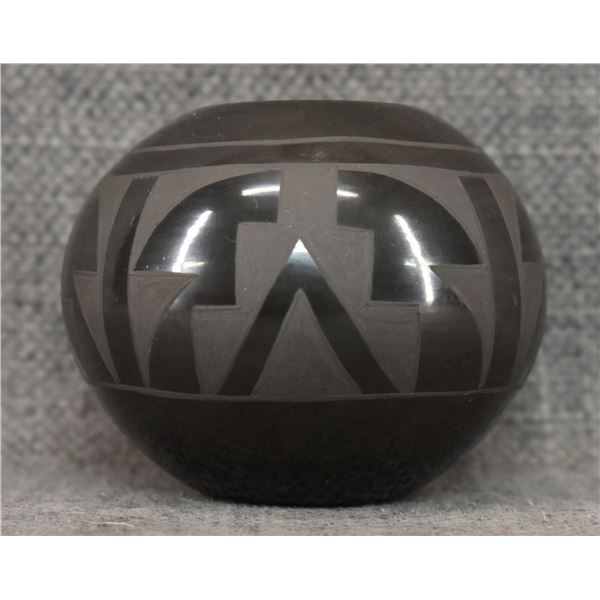 SANTA CLARA POTTERY BOWL (ANNIE BACA)