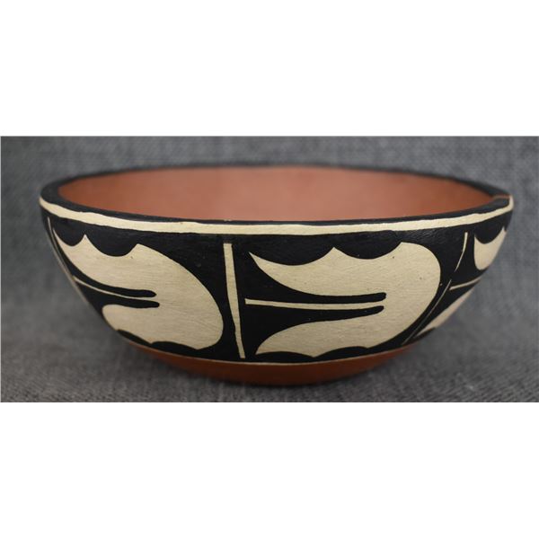 SANTO DOMINGO POTTERY BOWL. (ANNA MT LOVATO)