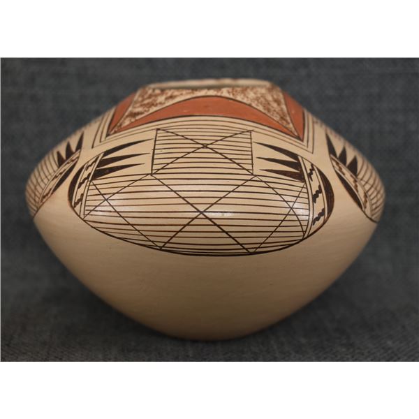 HOPI POTTERY JAR (ADELLE NAMPEYO)