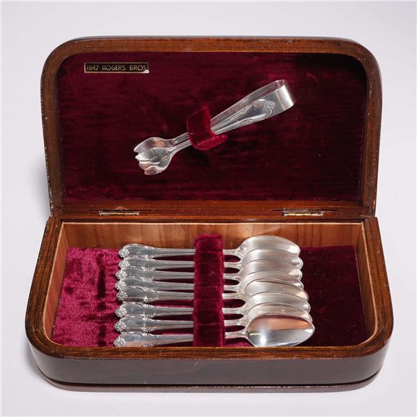1847 Rogers Bros Springtime Silver-Plated Set of Eight Spoons and Sugar Tongs in Wooden Case