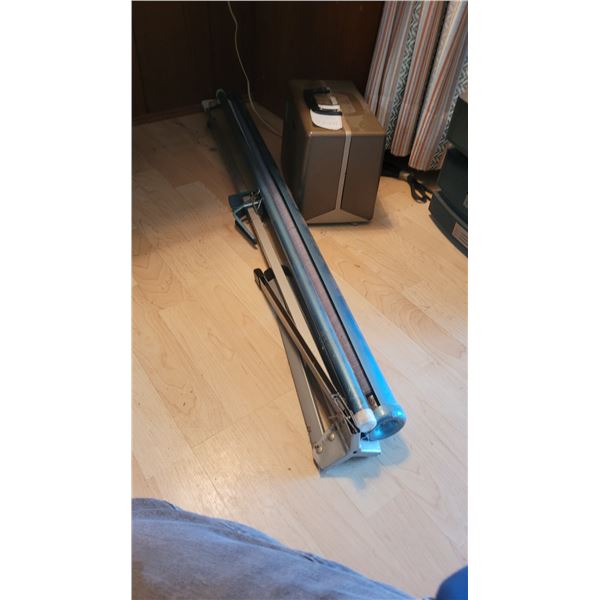 Argus Projector & Screen B