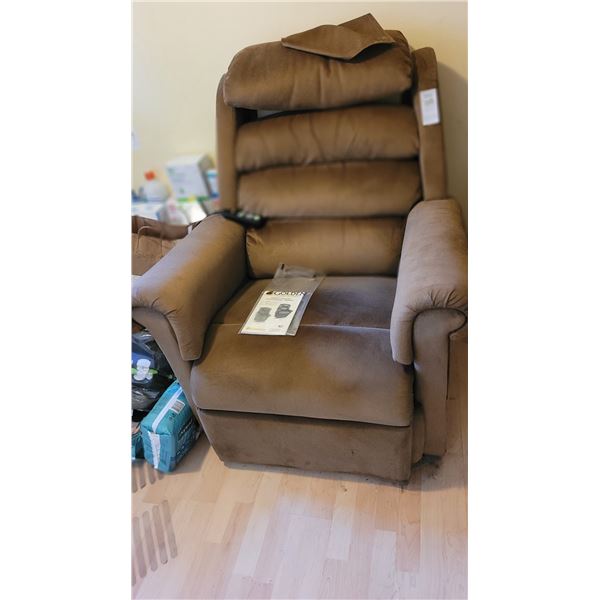 Golden Maxicomford Lift Recliner C