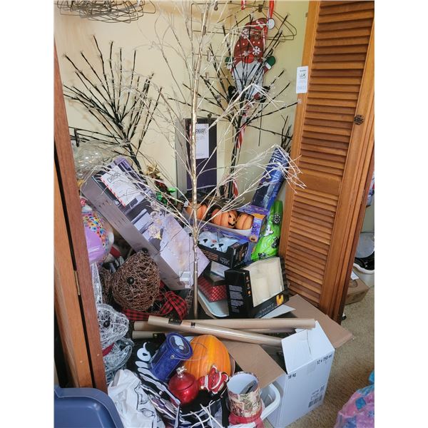 Christmas Décor & More B