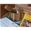 Image 2 : Housewares B