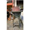 Image 3 : DELTA SI848910WCCW INDUSTRIAL DISC SANDER ON SMALL EQUIPMENT TABLE