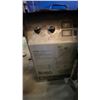 Image 5 : SCHUMACHER 8050 FAST CHARGER & 2 SHOP VACS