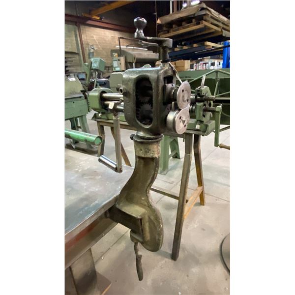 BROWN BOGGS HEAVY DUTY MANUAL SHEET METAL EDGER TOOL