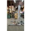 Image 2 : GENIE SUPERLIFT CONTRACTOR SLC-18 HEAVY DUTY MANUALLY OPERATED MATERIAL LIFT 650LB CAPACITY