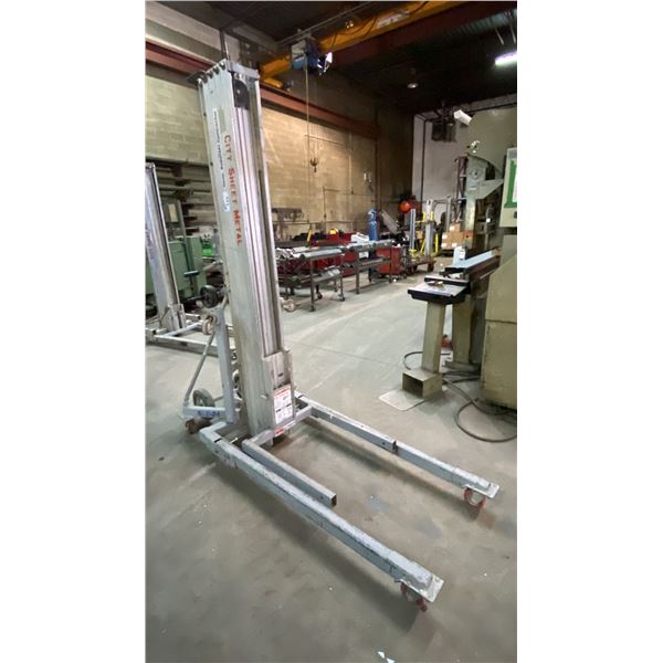 GENIE SUPERLIFT SL-24 HEAVY DUTY MANUALLY OPERATED MATERIAL LIFT 650LB CAPACITY