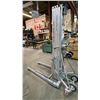 Image 2 : GENIE SUPERLIFT SL-24 HEAVY DUTY MANUALLY OPERATED MATERIAL LIFT 650LB CAPACITY