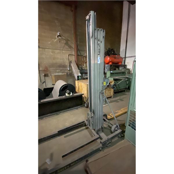 GENIE SUPERLIFT SL-24 HEAVY DUTY MANUALLY OPERATED MATERIAL LIFT 650LB CAPACITY