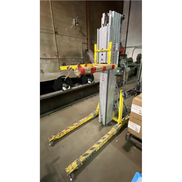 SUMNER MANUFACTURING 2124 HEAVY DUTY MANUALLY OPERATED MATERIAL LIFT 650LB CAPACITY
