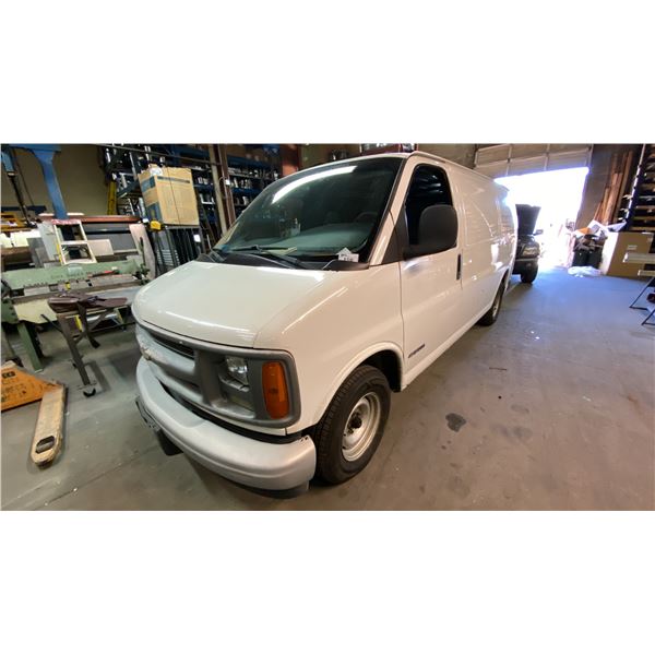 2002 CHEVROLET EXPRESS 1500, 3DR CARGO VAN, WHITE, VIN 1GCEG15M221175480,
