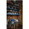 Image 5 : 2 BAYS OF BLUE INDUSTRIAL PALLET RACKING, 4-16 FT UPRIGHTS, 21-12.5 FT SIDE RAILS WITH WOOD,