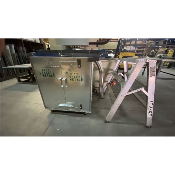 SHEET METAL 2 DOOR SLIDE LOCKING MOBILE STORAGE CABINET CART WITH 5 METAL FOLDING SAWHORSES
