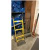Image 1 : PAIR OF 2 WHEEL HAND TRUCKS & FARMERS JACK