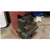 Image 4 : RED HEAVY DUTY HAND CORNER NOTCHER