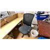 Image 6 : METAL/WOOD RECEPTIONIST DESK, 2 TABLES, WALL MOUNT WHITEBOARD & 2 OFFICE CHAIRS