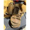 Image 6 : Several pieces of handmade winterwear: MOOSE HIDE LEATHER mittens lined with fleece, a pair of tall 