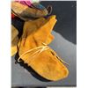 Image 8 : Several pieces of handmade winterwear: MOOSE HIDE LEATHER mittens lined with fleece, a pair of tall 