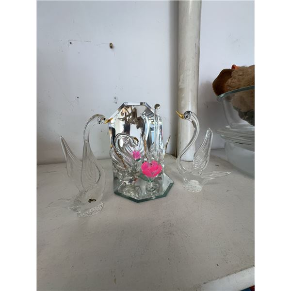Glass Swan Figurine Set with Mirror Base