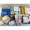 Image 1 : Table and Kitchen Linens
