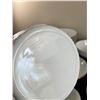 Image 9 : White & Gold Rimmed China