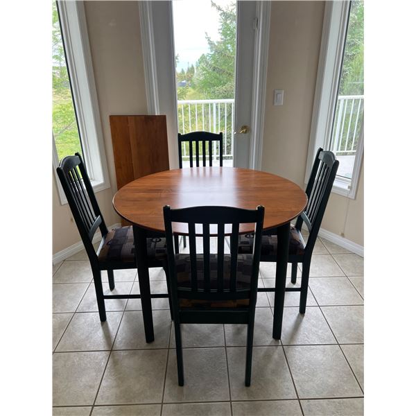 Nadeau Dining Table & Chairs