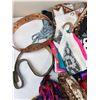 Image 5 : Scarfs and Clothing Accessories