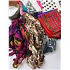 Image 6 : Scarfs and Clothing Accessories