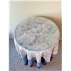 Image 2 : Round Table with Decorative Linens