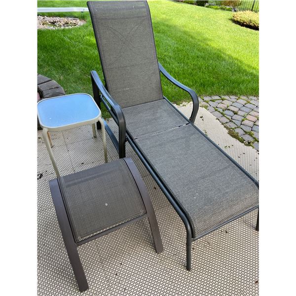 Patio Lounger & Side Table