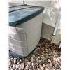 Image 3 : Rubbermaid Deck Box
