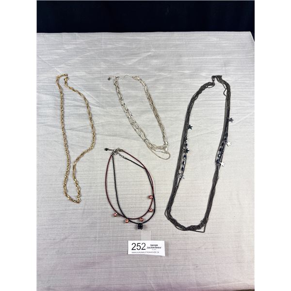 Nice Lot of Vintage Fashionable Necklaces