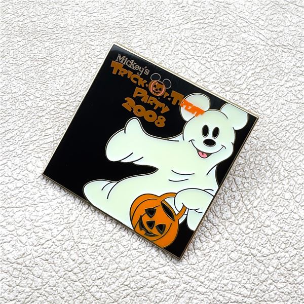 DISNEY MICKEY TRICK-OR-TREAT 2008 GLOW PIN