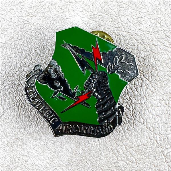 VTG RARE GREEN STRATEGIC AIR COMMAND SHIELD PIN