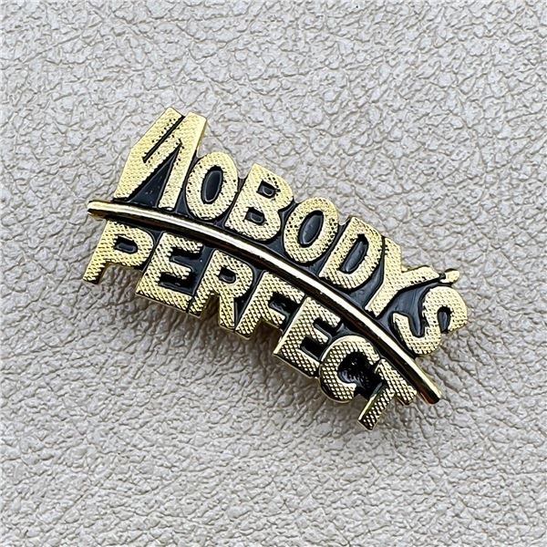 VINTAGE NOBODY'S PERFECT GOLD TONE NOVELTY PIN