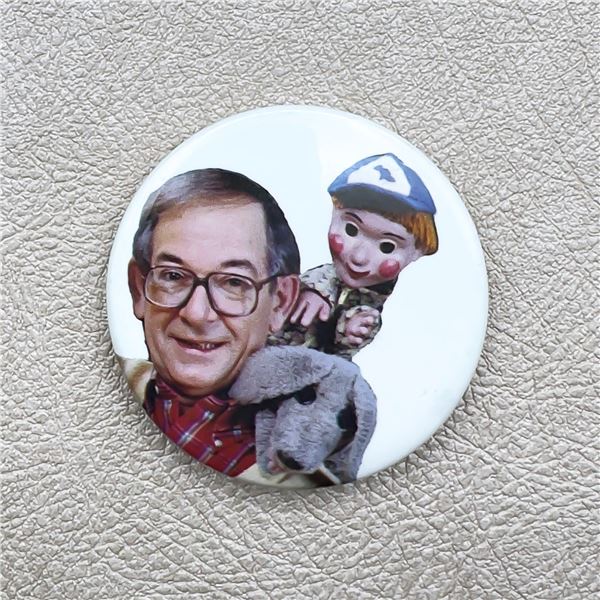 VTG MR DRESSUP CASEY FINNEGAN PINBACK BUTTON