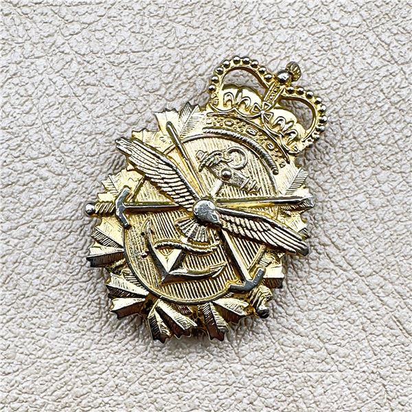 VTG CANADIAN ARMED FORCES TRI-SERVICE CAP BADGE