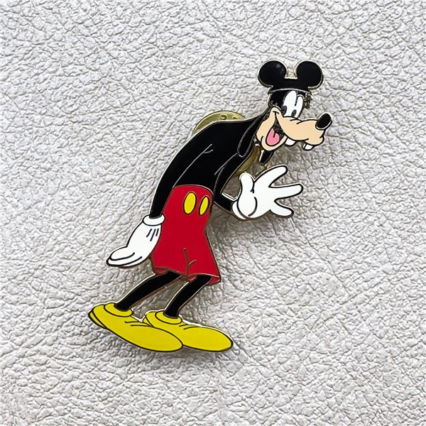 VINTAGE DISNEY GOOFY DRESSED AS MICKEY MOUSE PIN