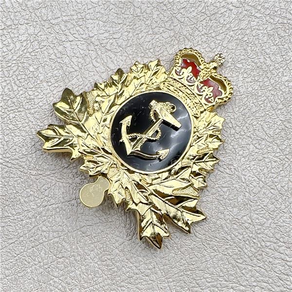ROYAL CANADIAN NAVY CAP BADGE - RCN CANADA