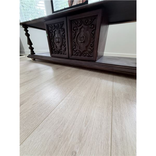 WOOD CONSOLE TABLE WITH CARVED DOORS